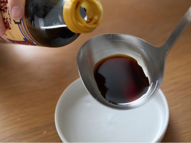 計量スプーンいらず！最後まですくいやすい「きちんとお料理お玉」