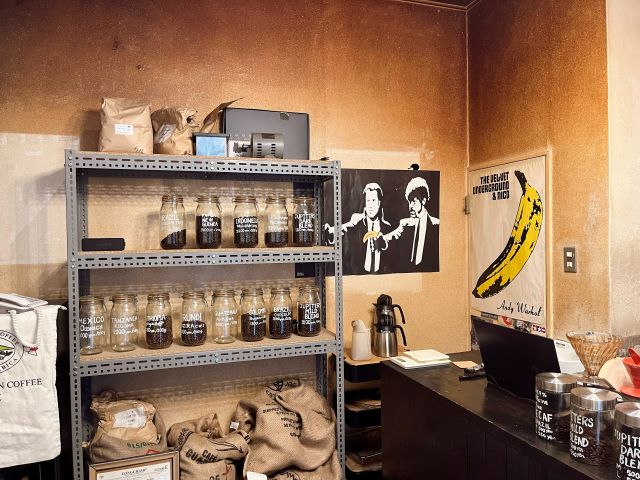 店内に並ぶコーヒー豆