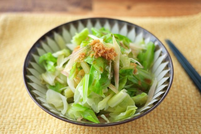 キャベツとみょうがの生姜醬油和え