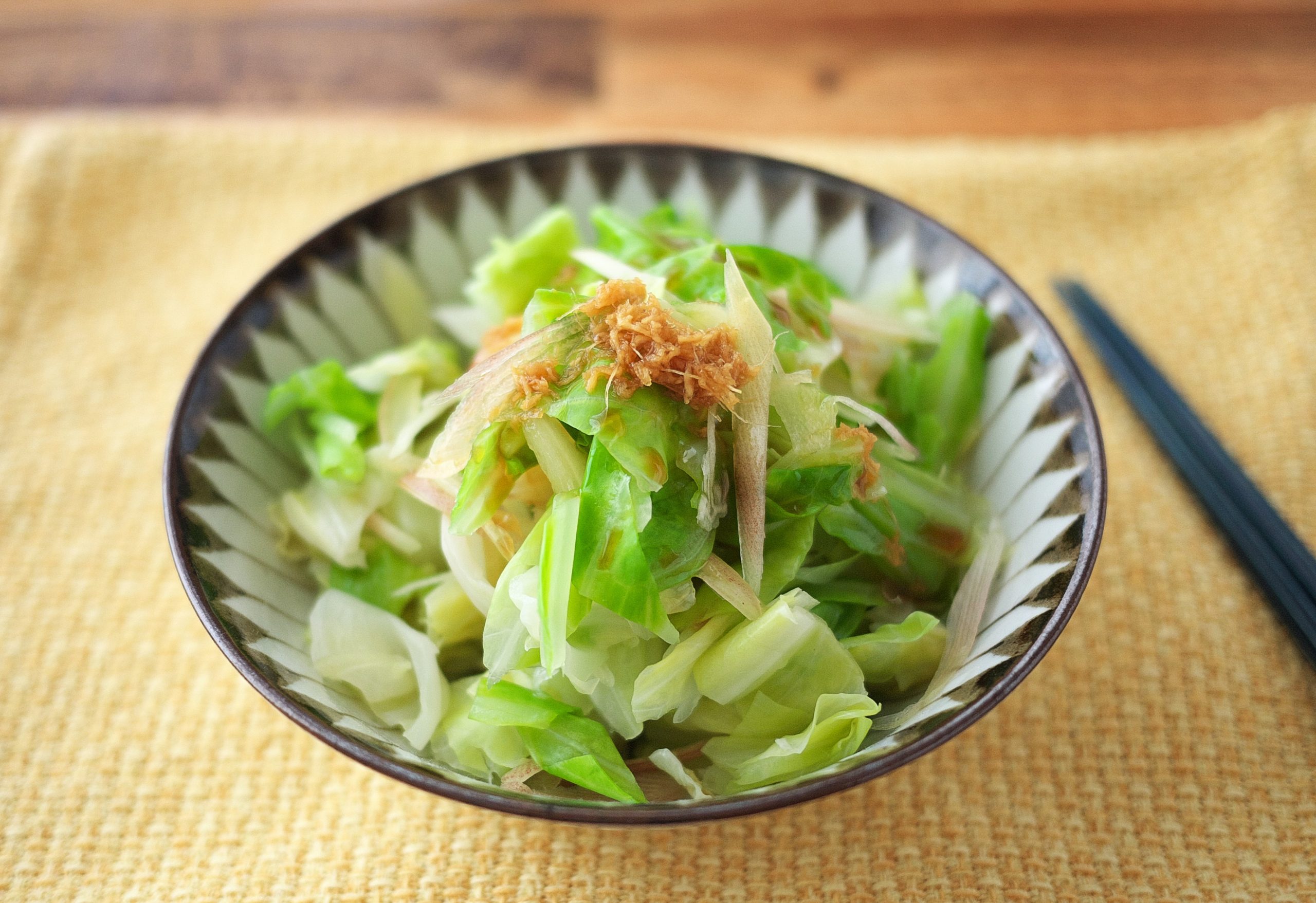 気になるむくみに！レンチンで簡単♪「キャベツとみょうがの生姜醬油和え」