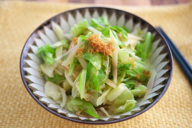 キャベツとみょうがの生姜?油和え