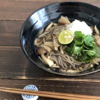 たっぷりきのこのみぞれ蕎麦