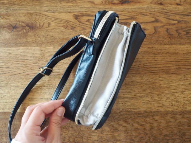 ペットボトルが入るスマホショルダー