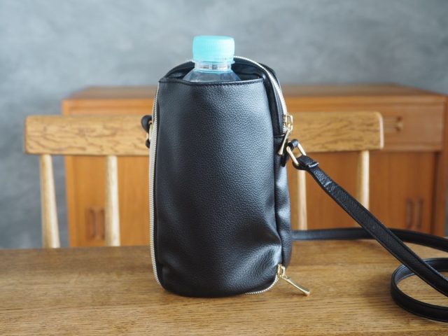 ペットボトルが入るスマホショルダー