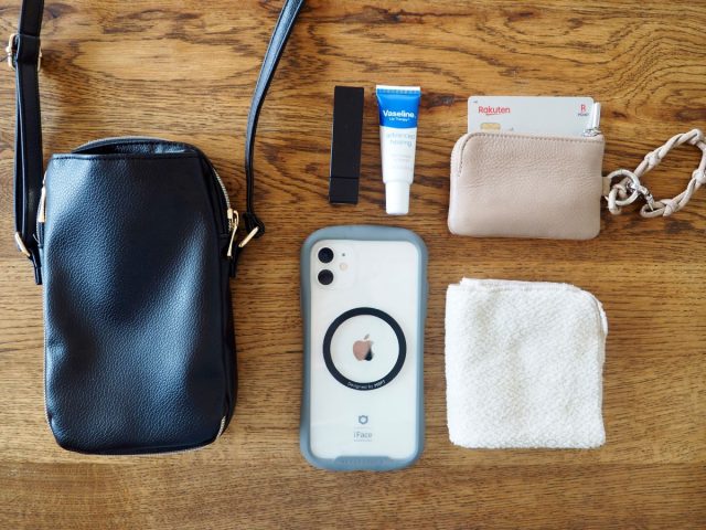 ペットボトルが入るスマホショルダー