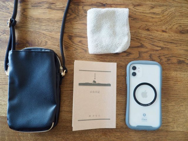 ペットボトルが入るスマホショルダー