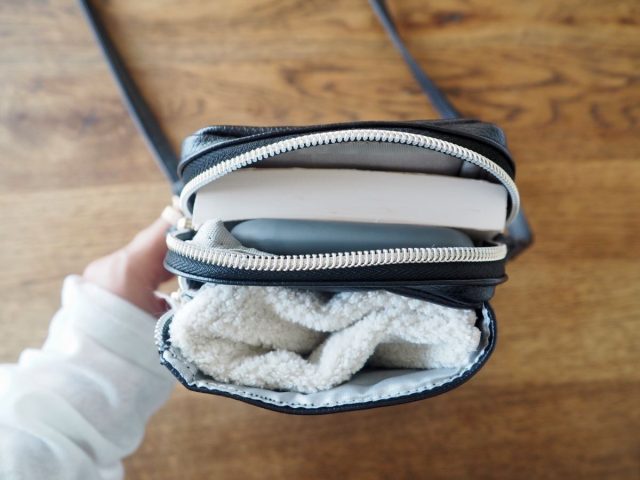 ペットボトルが入るスマホショルダー