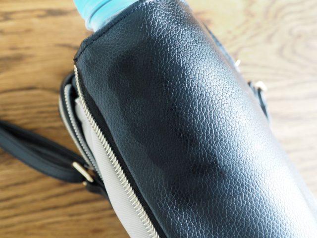 ペットボトルが入るスマホショルダー