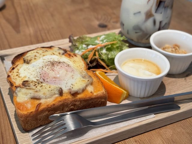 RIO Coffee神戸北野店 店内 モーニングクロックマダムプレート