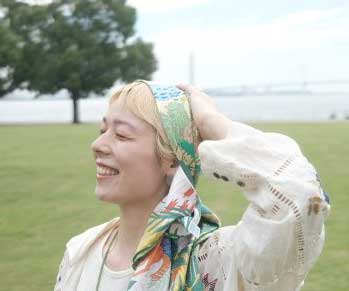 紫外線から髪を守れて、おしゃれも楽しめる♪簡単「スカーフ」活用術