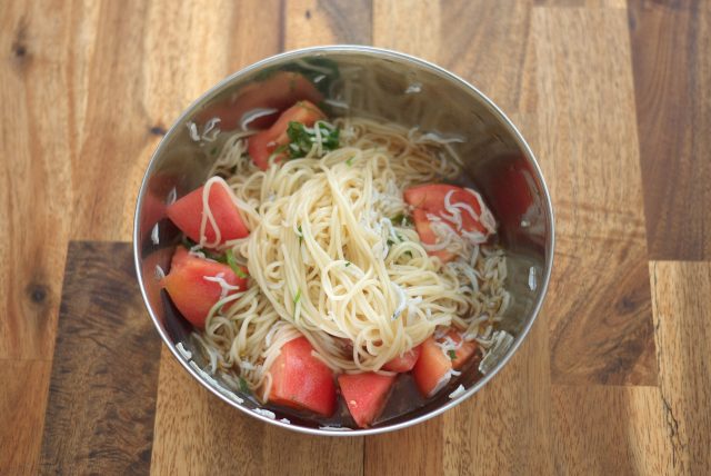トマトしらすの洋風そうめん