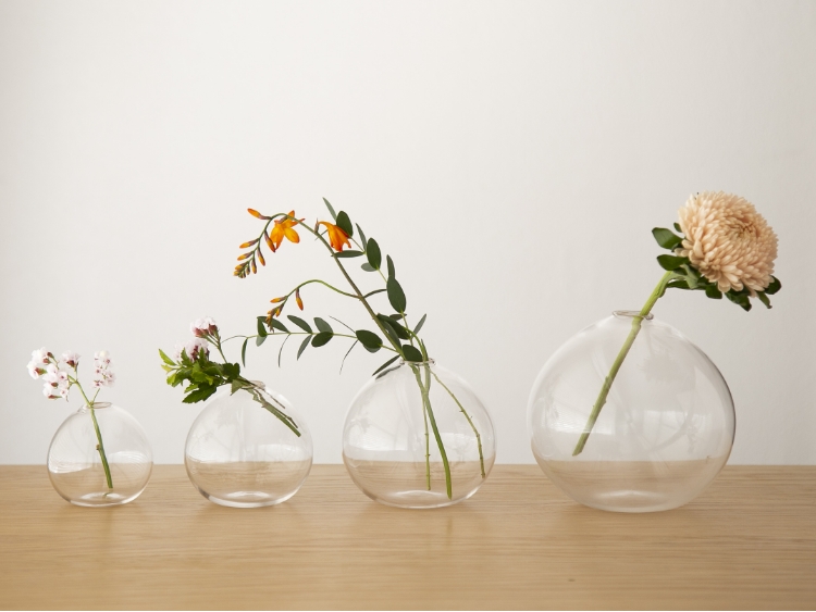 花のある暮らしをもっと身近に！気負わず飾れる「花器」4選