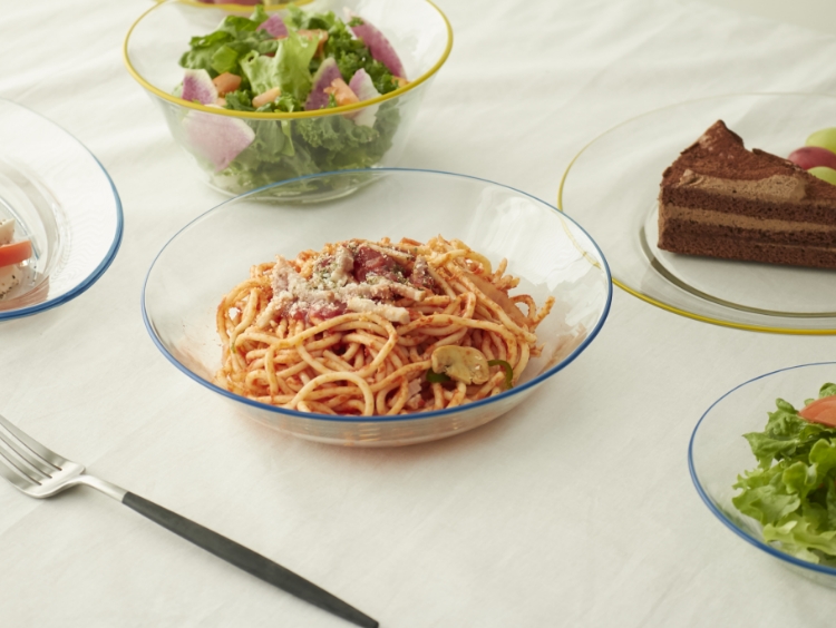 夏の食卓を涼やかに！多用途に使える「夏の食器」4選