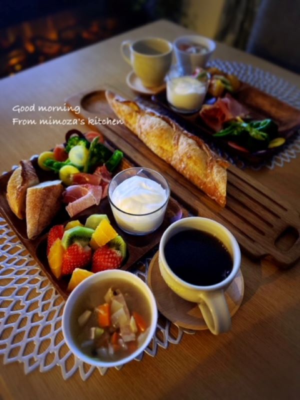 モーニングプレートとスープの朝ごはん