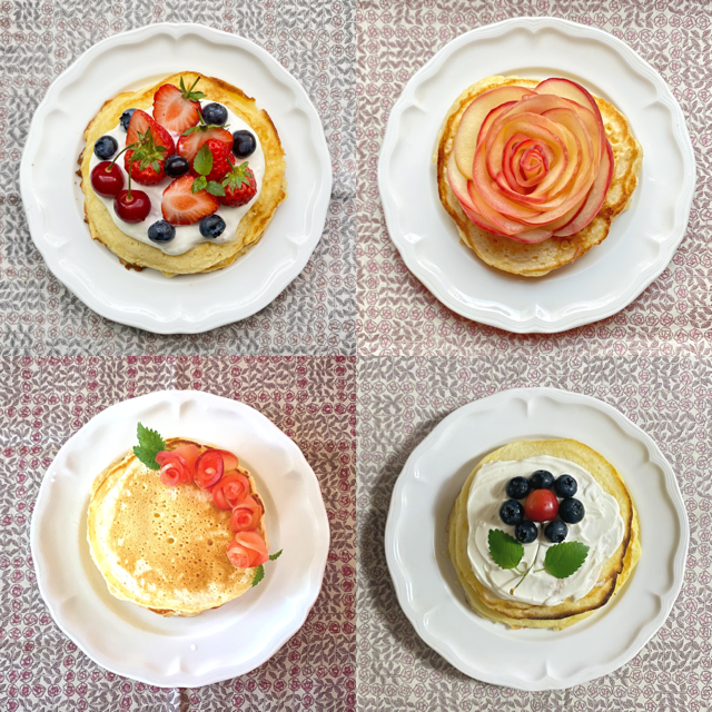 フルーツをのせたパンケーキ