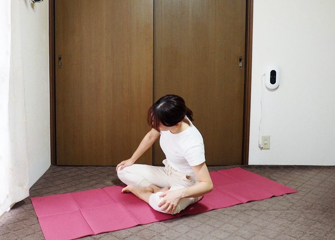 自分の股関節は柔らかい？硬い？【セルフチェックのやり方】と簡単ストレッチ