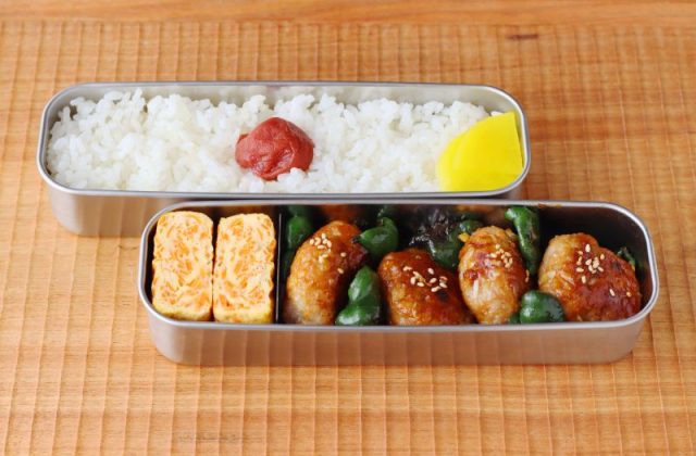 「つくねピーマン」「にんじん卵焼き」2品弁当