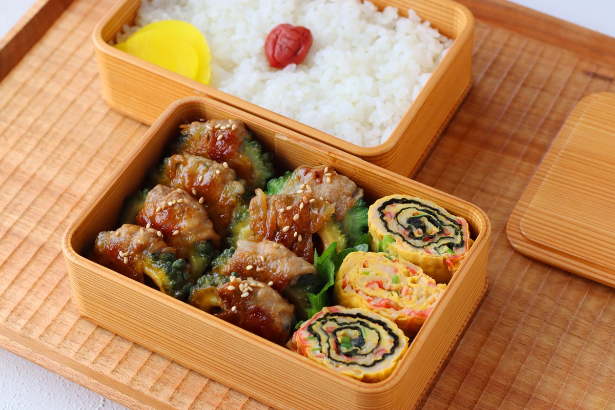 旬野菜で簡単！「ゴーヤの肉巻き」「カニカマのり卵焼き」2品弁当