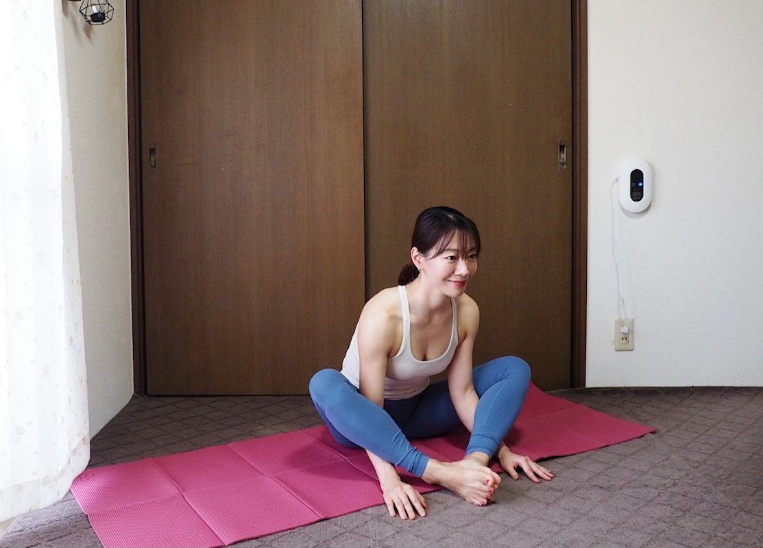 【生理前・生理中の不調対策に◎】骨盤まわりの血行を促すヨガ「真珠貝のポーズ」やり方