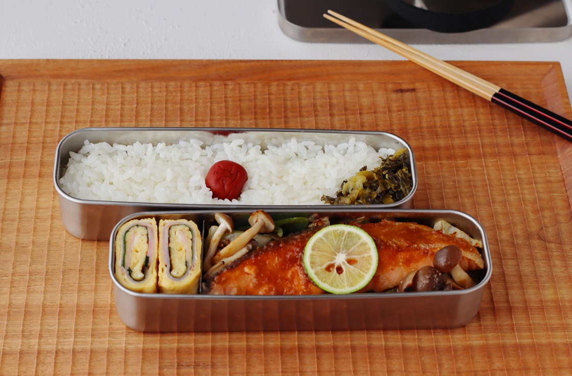 定番にしたい！「鮭のちゃんちゃん焼き」「ハムと大葉の卵焼き」2品弁当