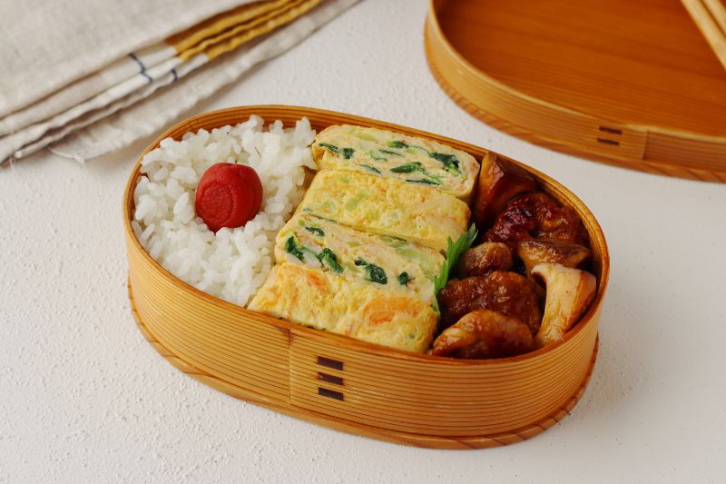 お肉50gで大満足！「豚こまとエリンギの照り焼き」「カニカマとチンゲン菜の卵焼き」2品弁当