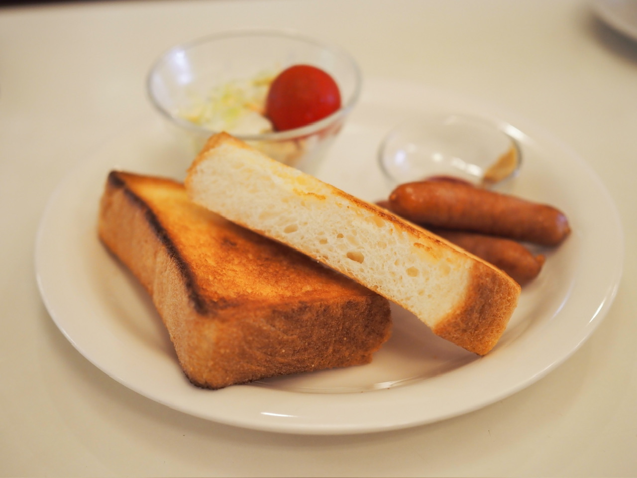 【鎌倉】季節の訪れを感じ、味わえる老舗喫茶店。「イワタコーヒー店」