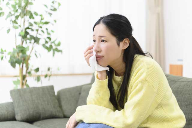 泣く 女性