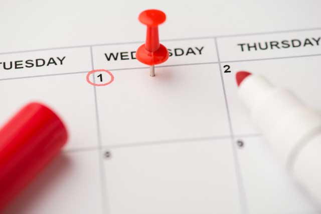 英語「It’s due tomorrow」の意味って？