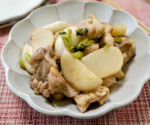 秋の旬野菜！驚くほど簡単でおいしい「かぶと鶏肉のしみしみ煮」