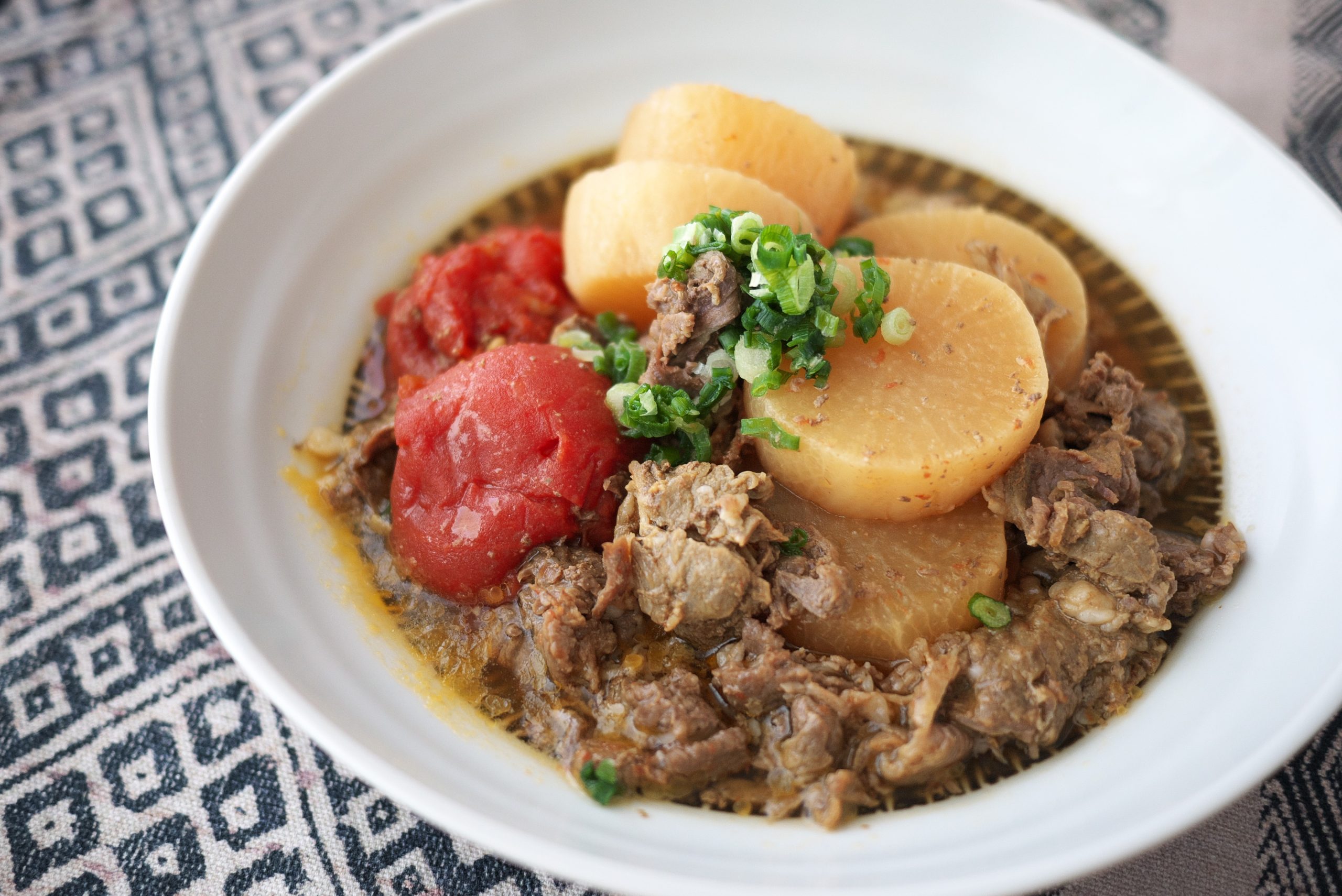炊飯器で簡単！冷えを防ぐ朝ごはん♪「トマトと牛肉のおでん」