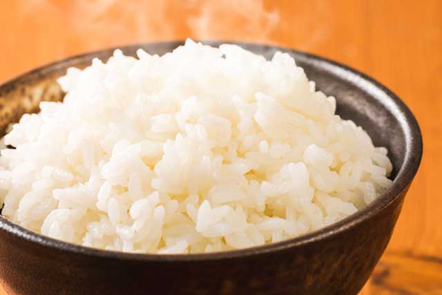 ご飯がベチャッとしない！炊き立てのおいしさをキープ♪「マーナ 極 冷凍ごはん容器」