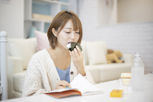 痩せたいのに食べたい…！「食欲ホルモン」を抑える生活習慣5つ
