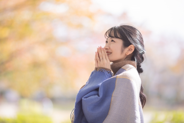 秋 女性