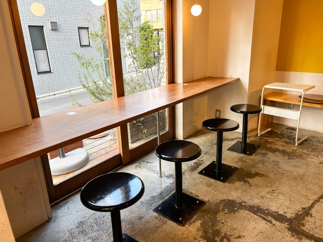 中野新宿 TRICHROMATIC COFFEE 店内