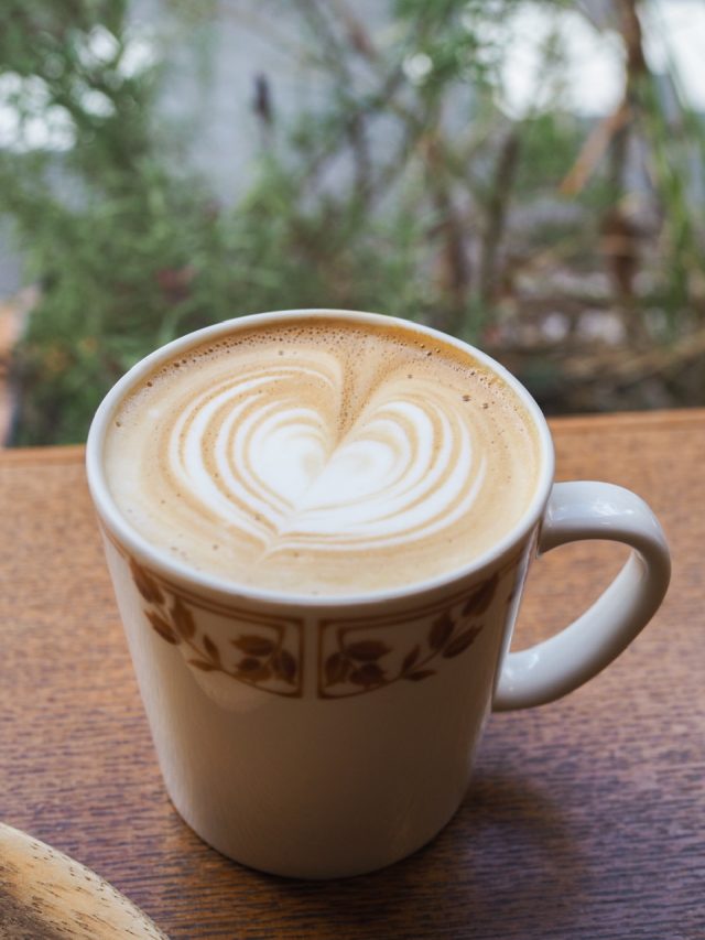 中野新宿 TRICHROMATIC COFFEE カフェラテ