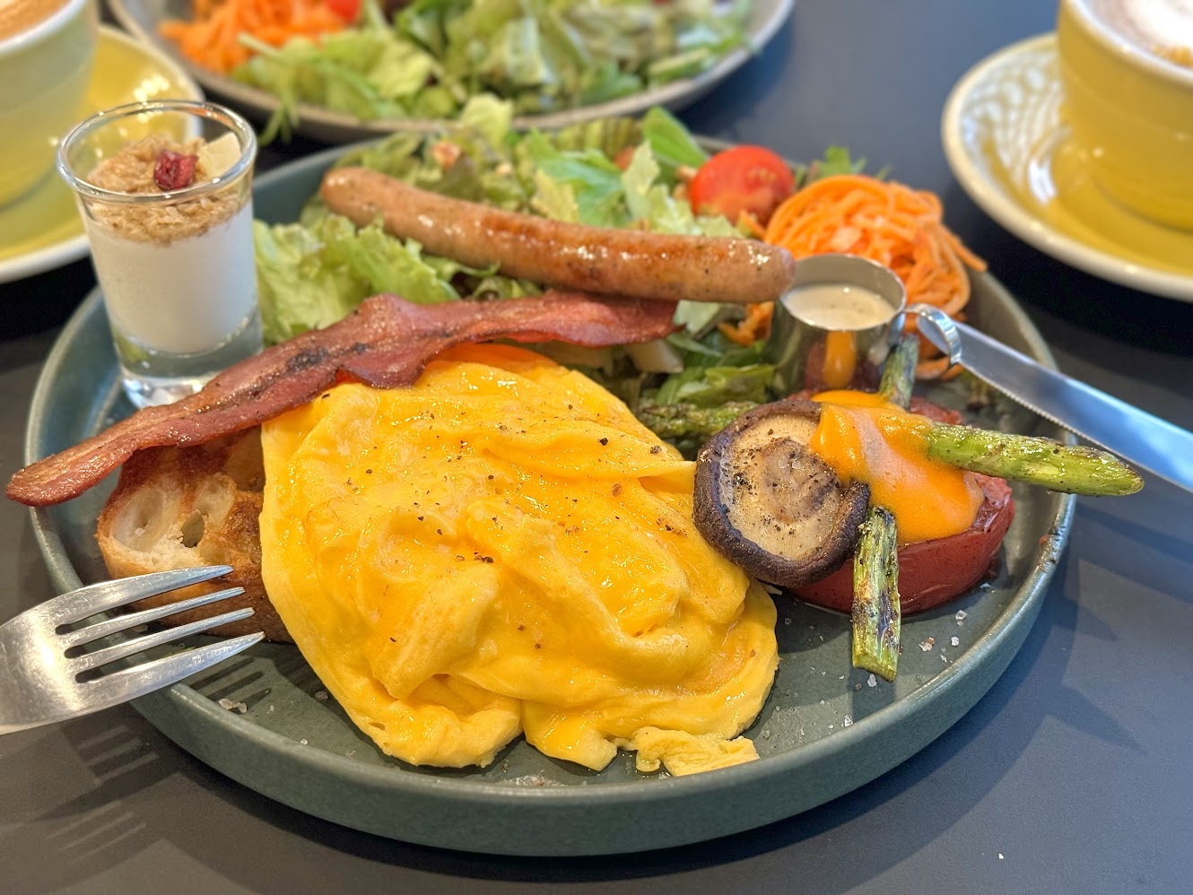 【北堀江】行列必須！海外で朝食気分を味わえる「MAZE cafe」のプレートモーニング
