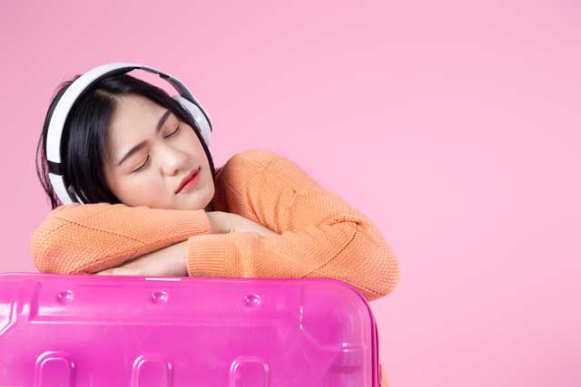 時差ボケ　イメージ　女性