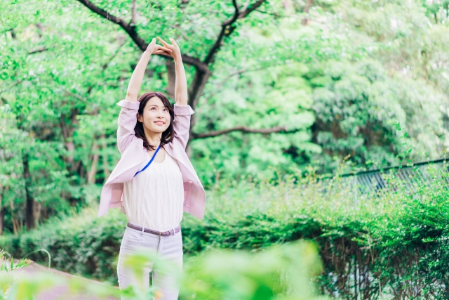 背伸び 女性 すっきり