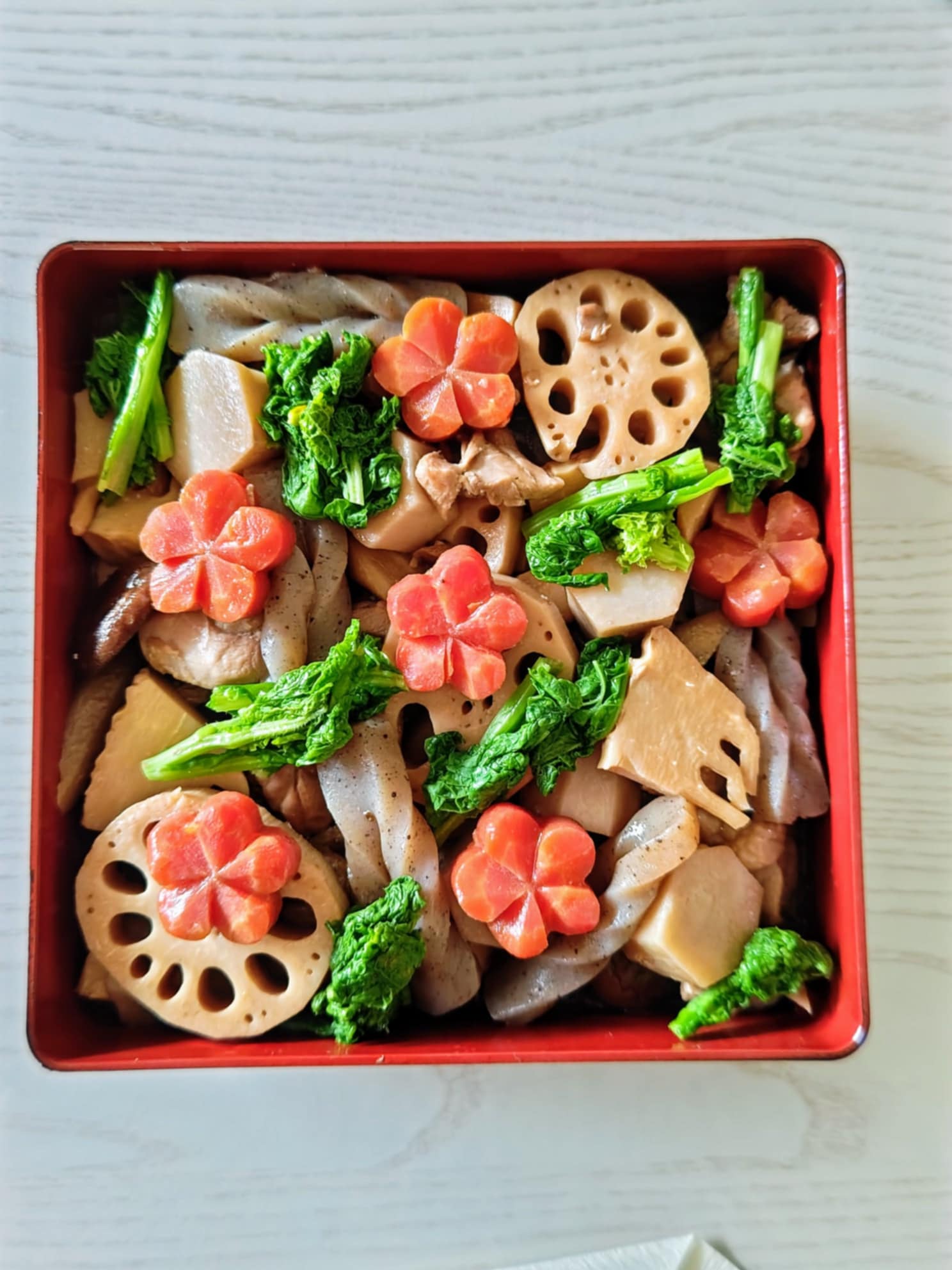 フライパンで炒めて煮るだけ。おせち料理のひとつ「筑前煮」の作り方