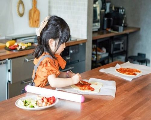 私のお気に入りの朝時間。休日は子供と一緒に「焼き立てパン」