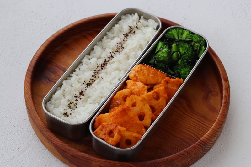 華やかな彩り「鶏ささみとれんこんのマヨケチャップ炒め」「ブロッコリーの塩昆布バター」2品弁当
