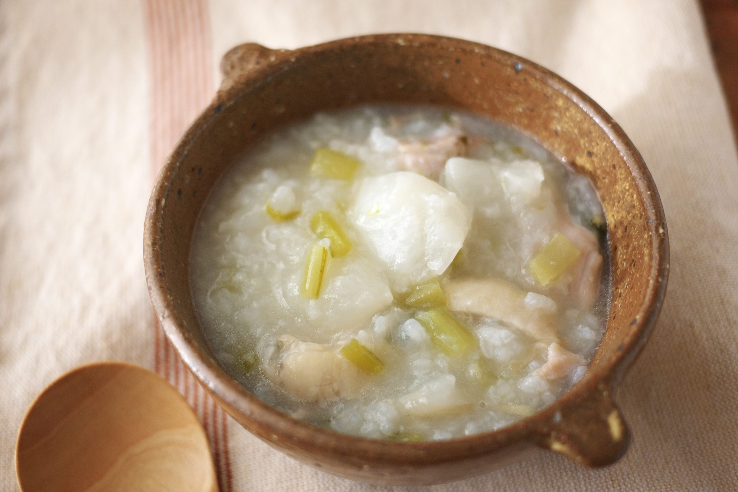 炊飯器のスイッチを押すまで5分！簡単で胃に優しい「かぶと鶏肉のお粥」