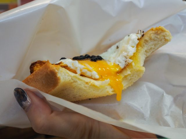 目玉焼きトースト 生ペッパー