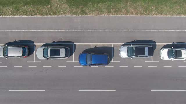 「縦列駐車」を英語で言うと？