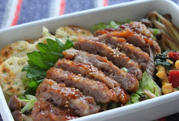 「豚こま肉のステーキ!しょうが焼き味」のお弁当
