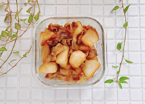 とろっと食感がたまらない！「豚バラと小かぶの甘辛炒め」