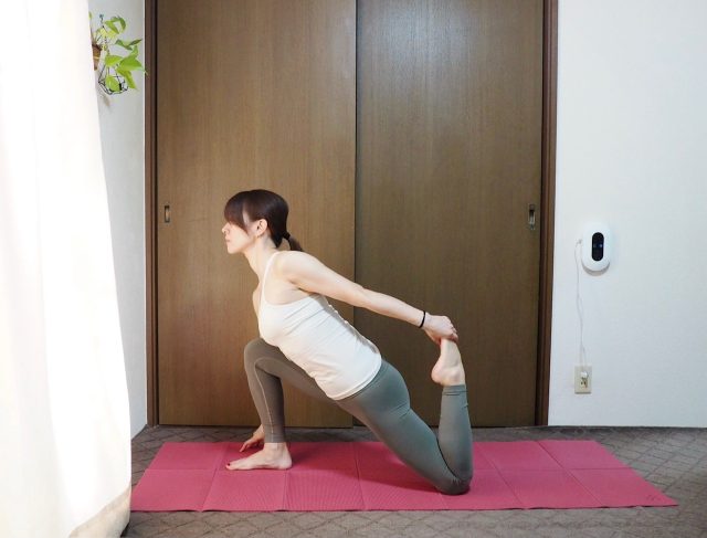 「脚のつけ根」のストレッチ