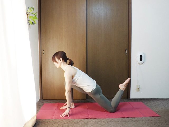 「脚のつけ根」のストレッチ