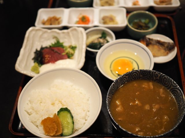 築地 鮪山かけ&TKG朝定食