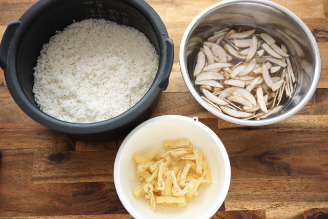 米、ごぼう、油揚げ